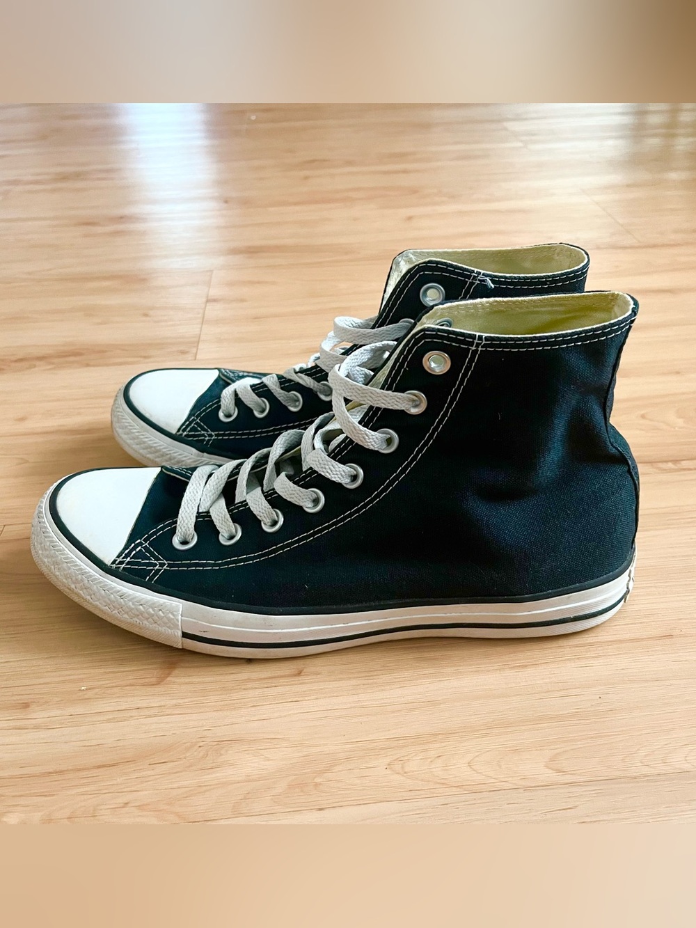 Converse Black High Top Sneakers with White Accents Women’s 10.0 US - Picture 4 of 8